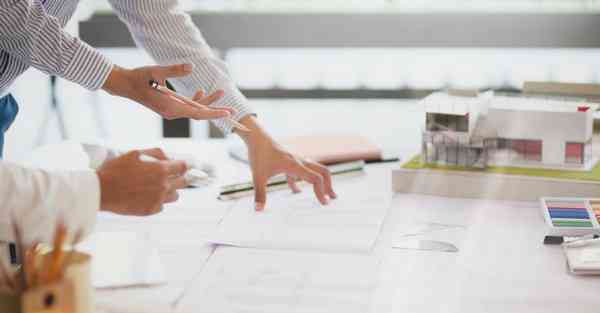 人工智能机器人和人谈恋爱