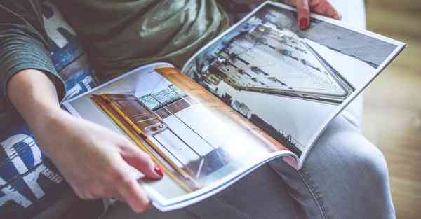 人工智能机器人和人谈恋爱