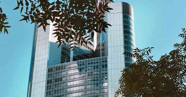 中国人工智能机器人交警，中国人工智能机器人交警怎么样