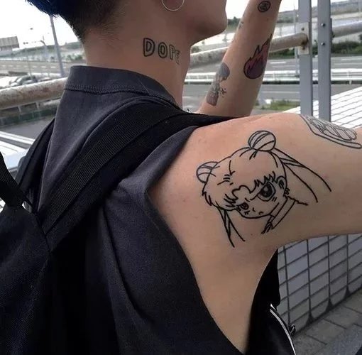 曲坚贵琦