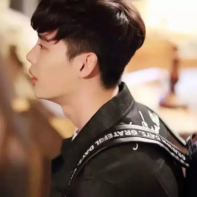 蓝平月哲